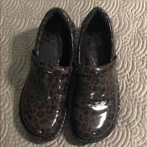 BOC cheetah clogs